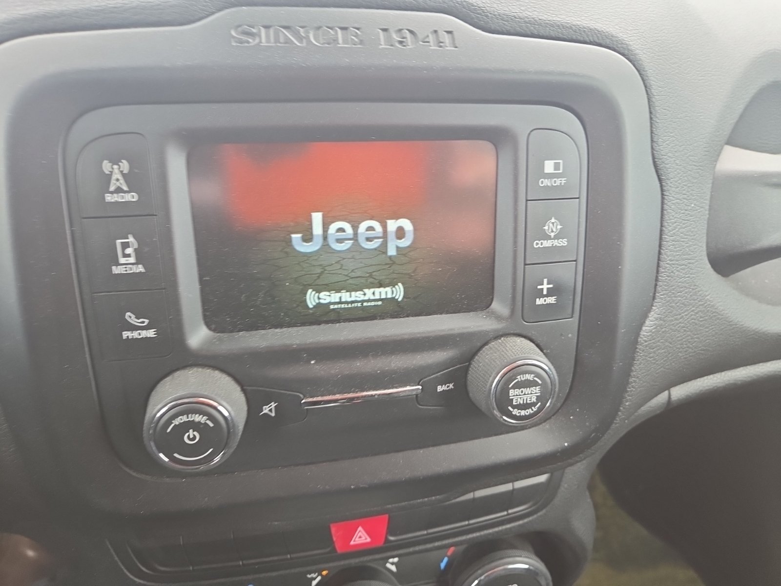 Used 2015 Jeep Renegade Latitude w/ Popular Equipment Group AWD/4WD image 7