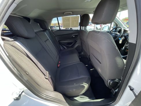 Used 2022 Chevrolet Trax LS w/ Tint and Cruise Package image 28