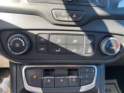 Used 2024 GMC Terrain SLE image 23