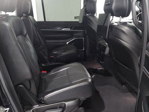 Used 2022 Jeep Wagoneer Series III w/ Premium Group I AWD/4WD image 19