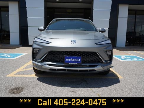 Used 2025 Buick Envista Avenir FWD image 3