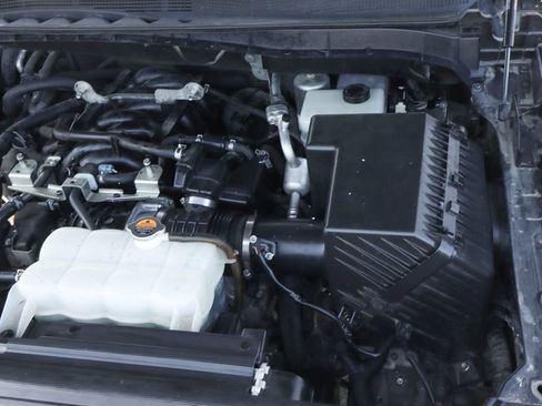 Used 2021 Nissan Titan S w/ HD Front GAWR Package AWD/4WD image 13