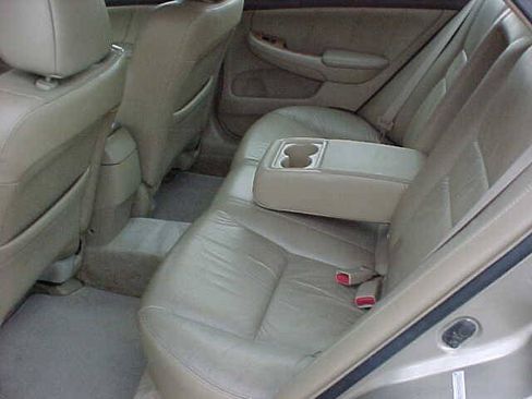 Used 2005 Honda Accord EX image 11