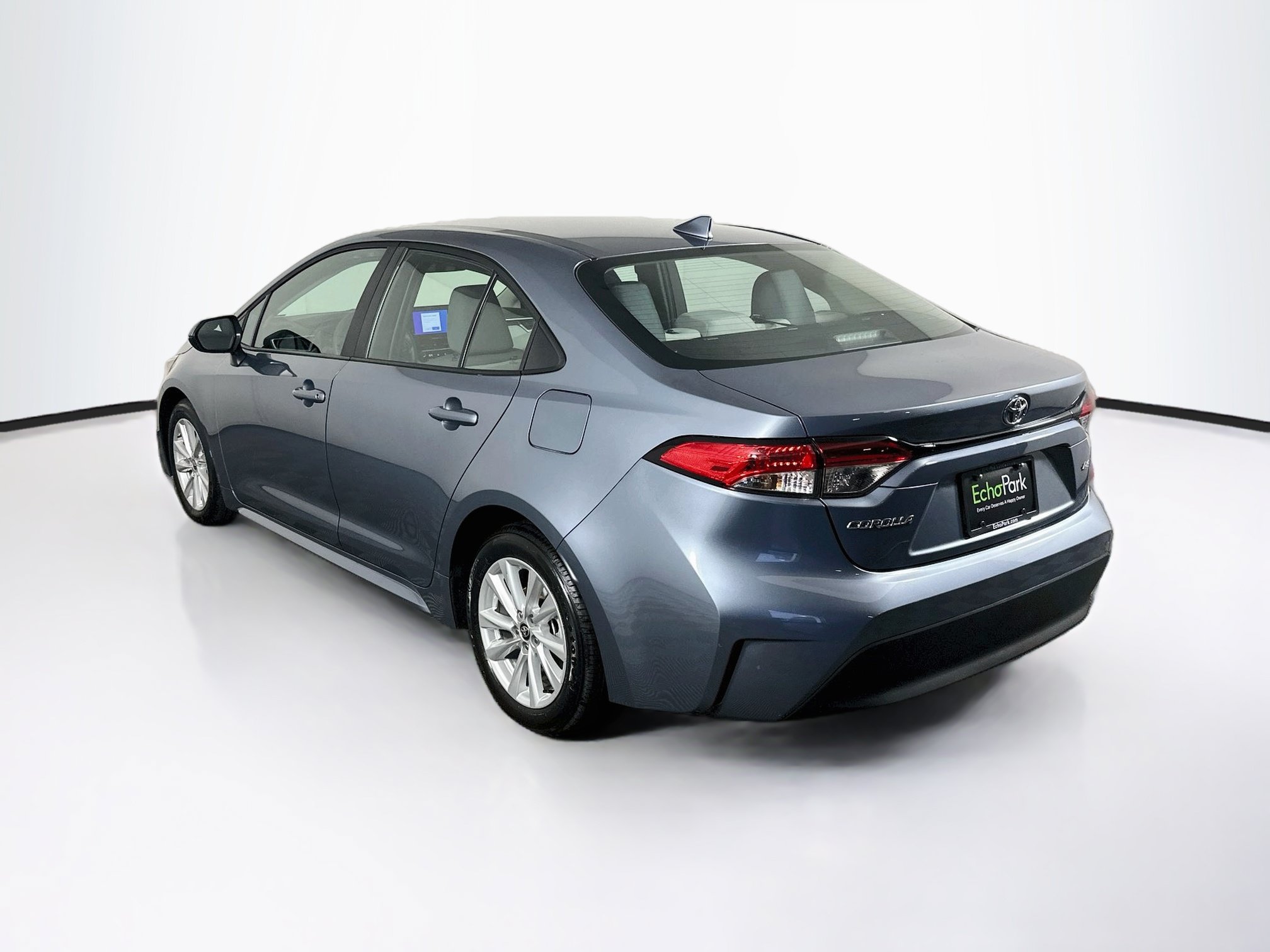 Used 2026 Toyota Corolla LE w/ LE Premium Package FWD image 5