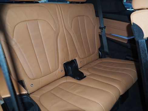 Used 2022 BMW X7 xDrive40i w/ M Sport Package image 24