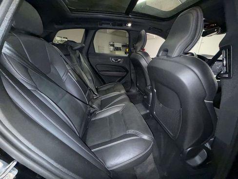 Used 2019 Volvo XC60 T8 R-Design image 16