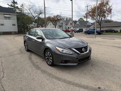Used 2017 Nissan Altima 2.5 SL w/ Moonroof Package