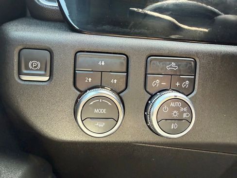 Used 2024 GMC Sierra 2500 SLE w/ SLE Value Package; AWD/4WD image 19