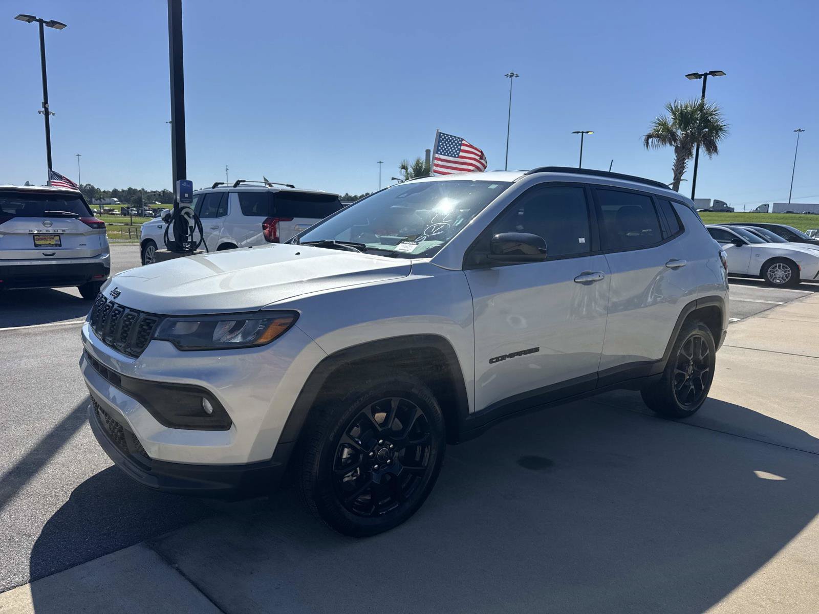 Used 2026 Jeep Compass Latitude AWD/4WD image 3