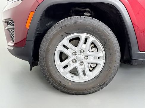 Used 2023 Jeep Grand Cherokee Laredo AWD/4WD image 28