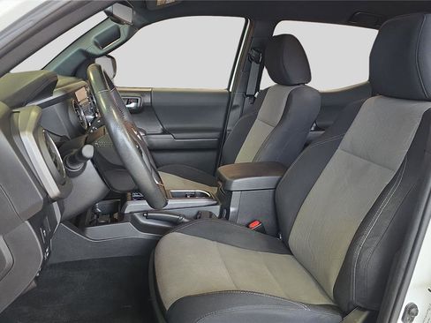 Used 2023 Toyota Tacoma TRD Off-Road image 11