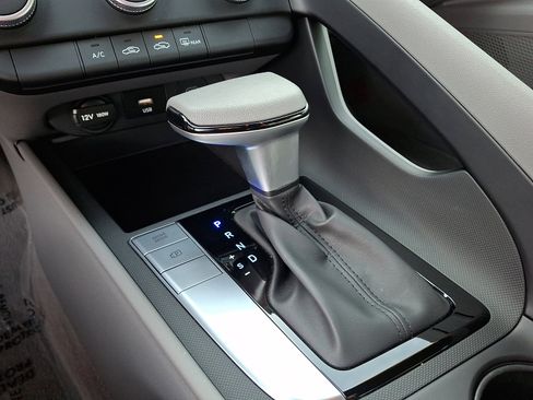Certified 2024 Hyundai Elantra SE FWD image 16