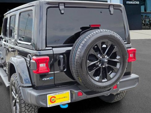 Used 2024 Jeep Wrangler Unlimited Sahara w/ Technology Group AWD/4WD image 5