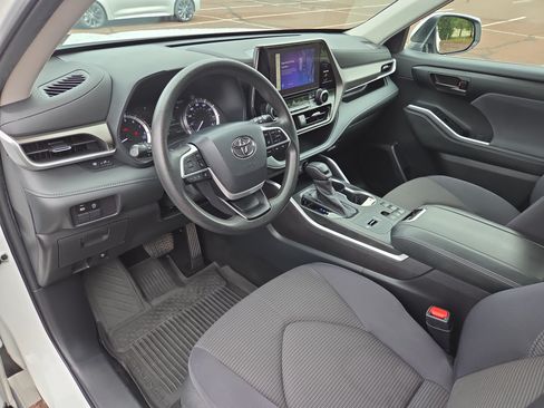 Used 2023 Toyota Highlander L FWD image 15