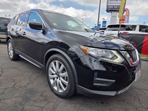 Used 2018 Nissan Rogue S FWD image 2