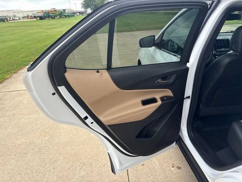 Used 2024 Chevrolet Equinox Premier w/ LPO, Floor Liner Package FWD image 15