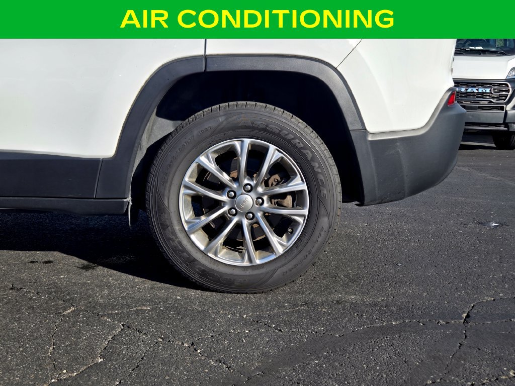 Used 2020 Jeep Cherokee Latitude Plus w/ Cold Weather Group AWD/4WD image 13
