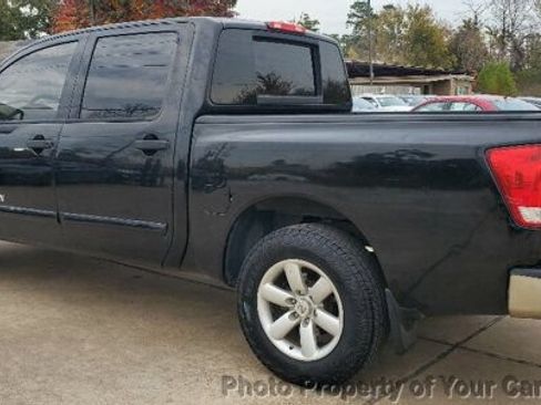 Used 2010 Nissan Titan SE RWD image 7