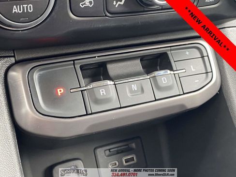 Used 2023 GMC Acadia AT4 image 57