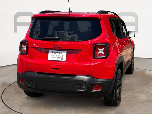 Used 2022 Jeep Renegade Latitude AWD/4WD image 10
