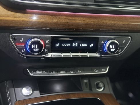 Used 2021 Audi Q5 e Prestige w/ Prestige Package image 18