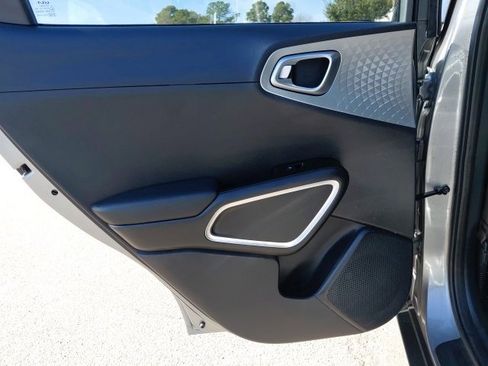 Certified 2025 Kia Soul LX w/ LX Technology Package image 21