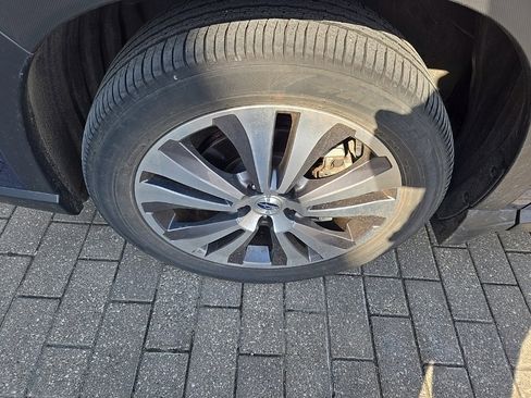 Used 2022 Subaru Ascent Limited w/ Technology Package image 10