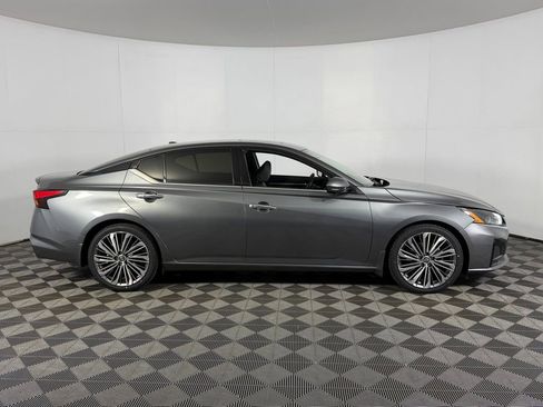 Used 2023 Nissan Altima 2.5 SL image 5