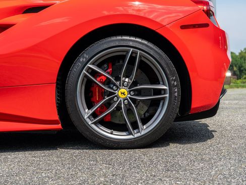 Used 2018 Ferrari 488 Spider RWD image 11