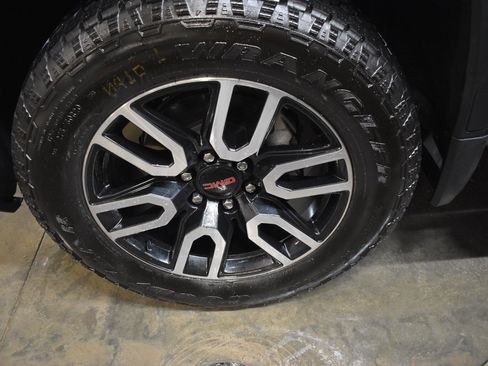 Used 2024 GMC Sierra 1500 AT4 w/ Technology Package image 33