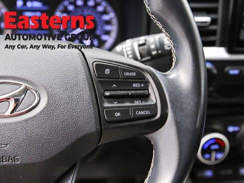 Used 2022 Hyundai Venue Limited image 16