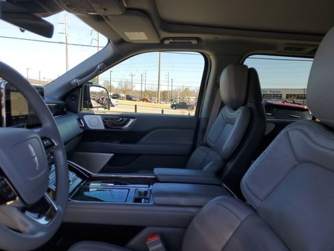 Used 2020 Lincoln Navigator Reserve w/ Luxury Package image 15