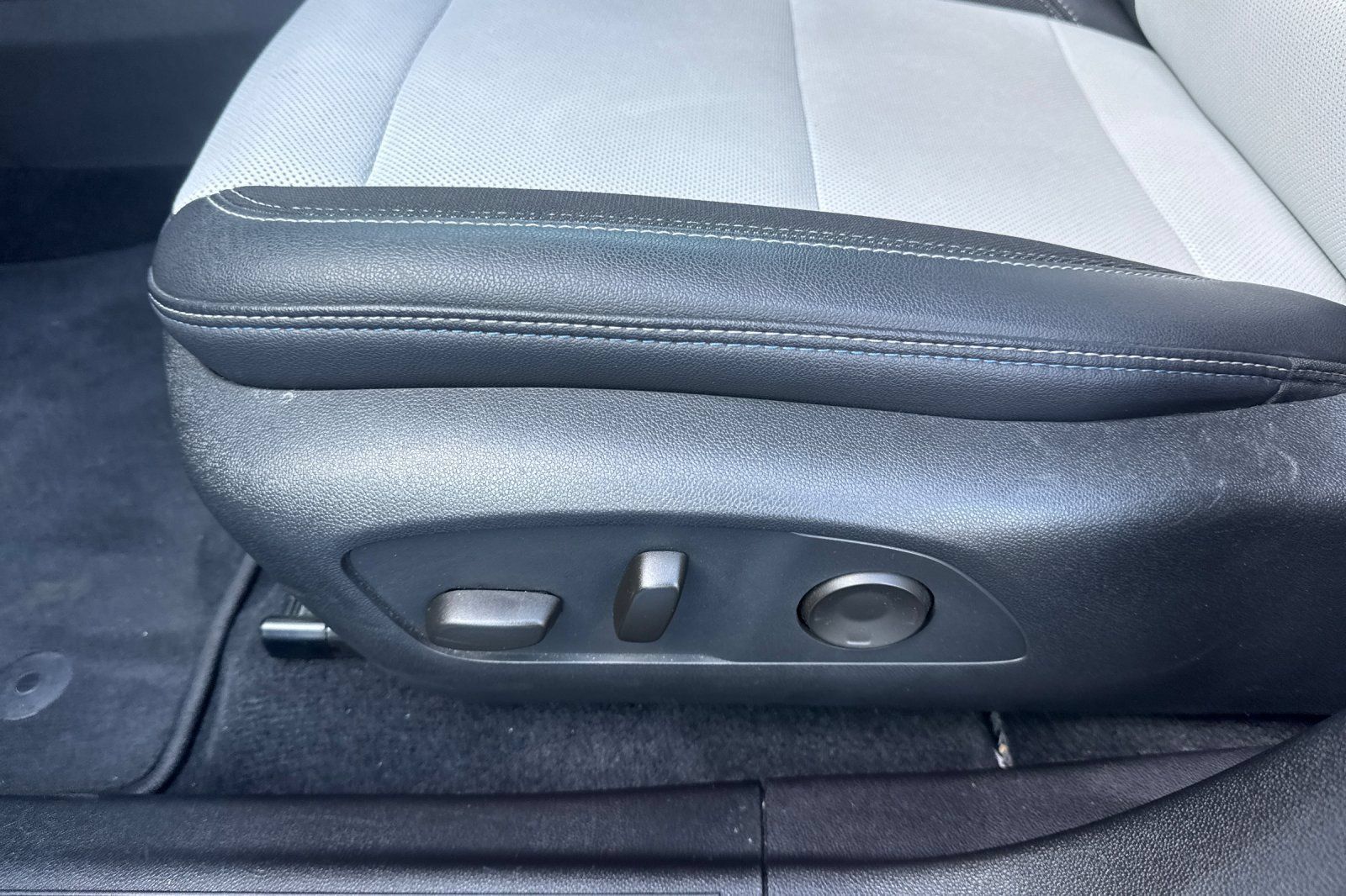 Used 2024 Chevrolet Equinox EV LT FWD image 14