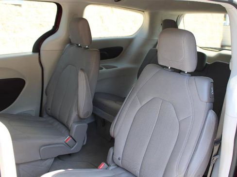 Used 2021 Chrysler Voyager LX image 11