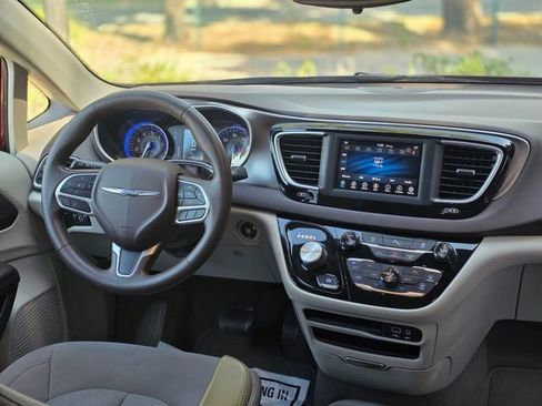 Used 2018 Chrysler Pacifica Touring Plus w/ Tire & Wheel Group image 26