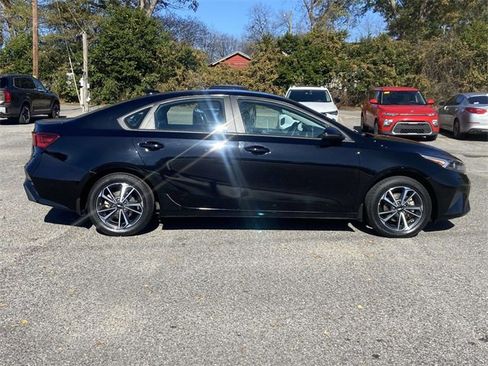 Used 2023 Kia Forte LXS w/ LXS Technology Package image 2