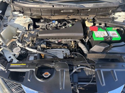 Used 2015 Nissan Rogue SV w/ SV Moonroof Package image 38