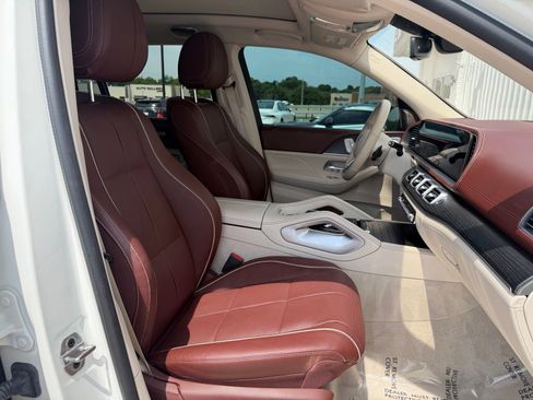 Used 2023 Mercedes-Benz Maybach GLS 600 4MATIC image 23