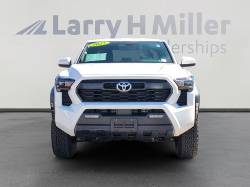 Used 2025 Toyota Tacoma TRD Off-Road image 2