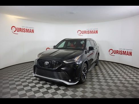 Used 2022 Toyota Highlander XSE FWD image 2