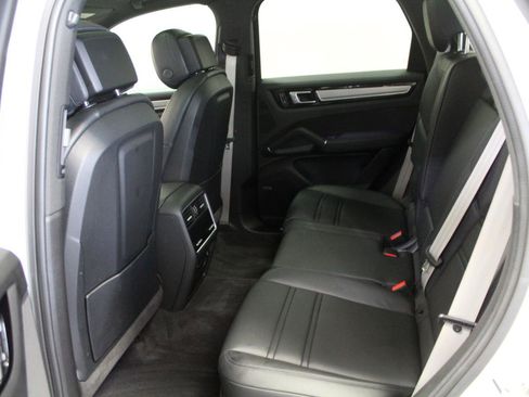 Used 2022 Porsche Cayenne Platinum Edition AWD/4WD image 21