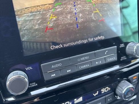 Used 2024 Nissan Titan SV w/ SV Bronze Edition Package image 27