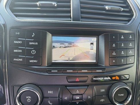 Used 2018 Ford Explorer XLT image 34