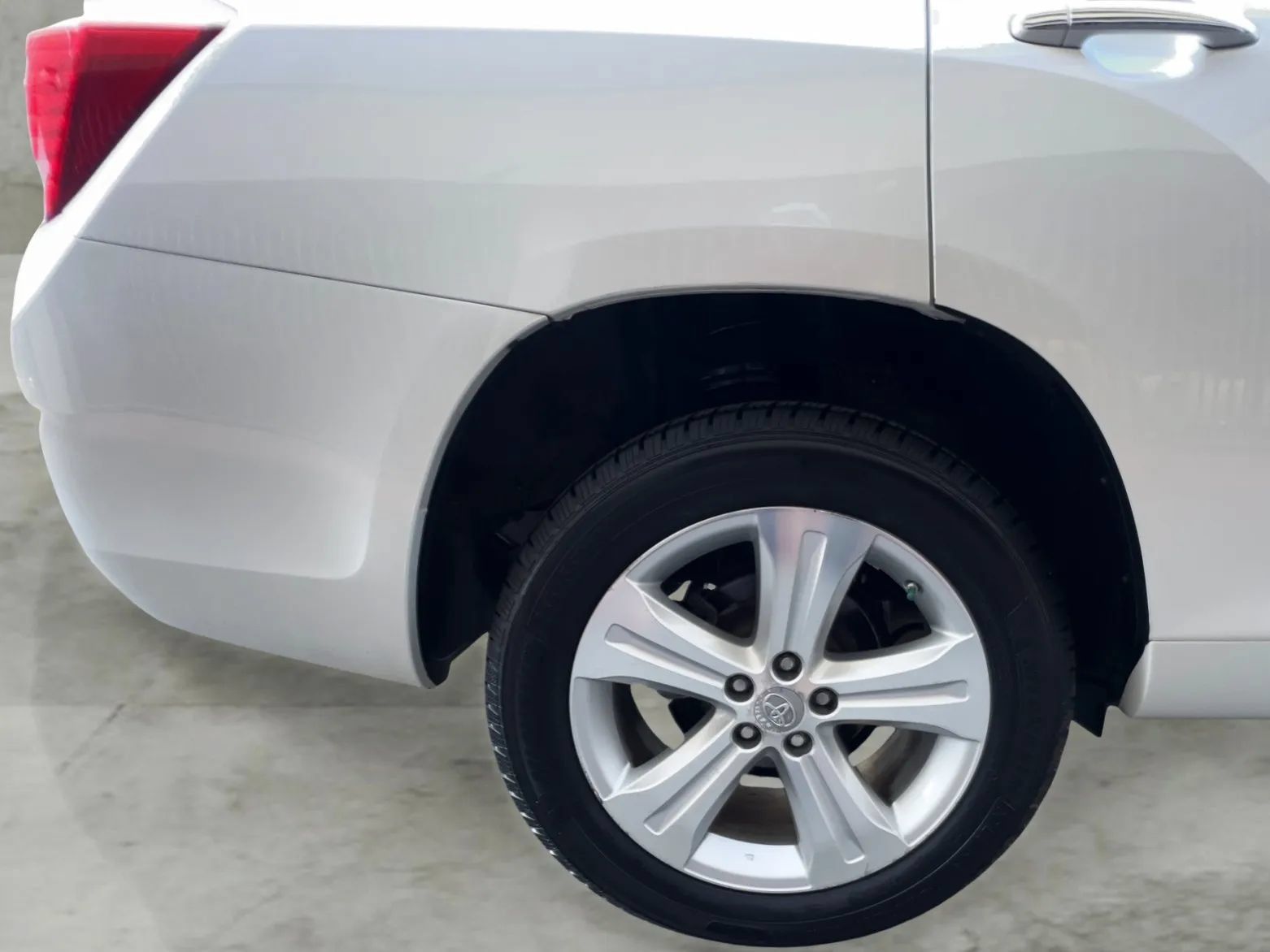 Used 2010 Toyota Highlander Limited w/ Extra Value Pkg 8 FWD image 43