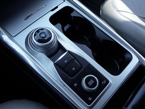 Used 2020 Ford Explorer Limited image 35