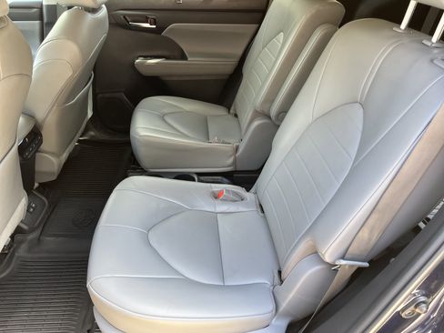 Used 2022 Toyota Highlander XLE image 20