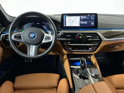 Used 2023 BMW 530e xDrive w/ Premium Package AWD/4WD image 9