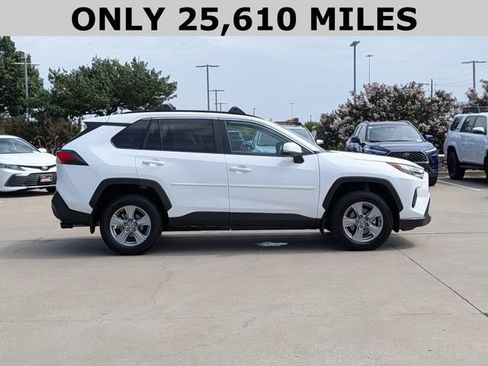 Used 2025 Toyota RAV4 XLE w/ Convenience Package FWD image 4