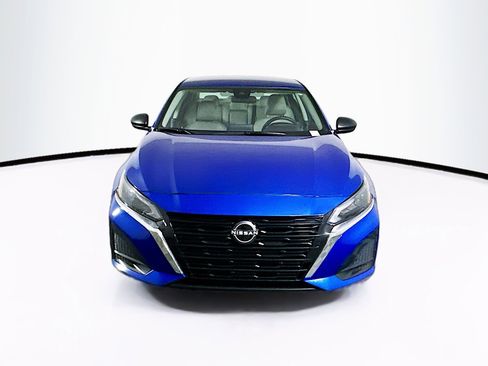 Used 2025 Nissan Altima 2.5 SV image 2