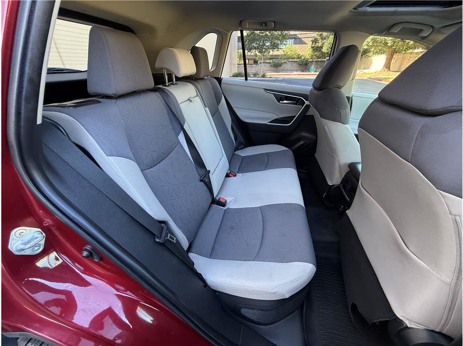 Used 2020 Toyota RAV4 XLE w/ Convenience Package AWD/4WD image 25
